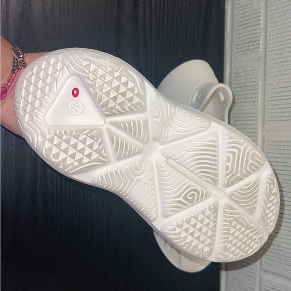 White Unisex Foam Runner Shoe - Picture 9 of 9